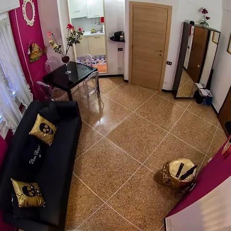 Comme A La Maison Apartment *